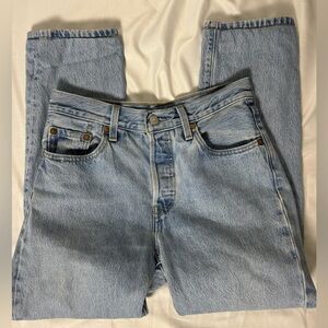 Levi’s 501 Jeans Size 25 Light Wash Straight Leg High Rise